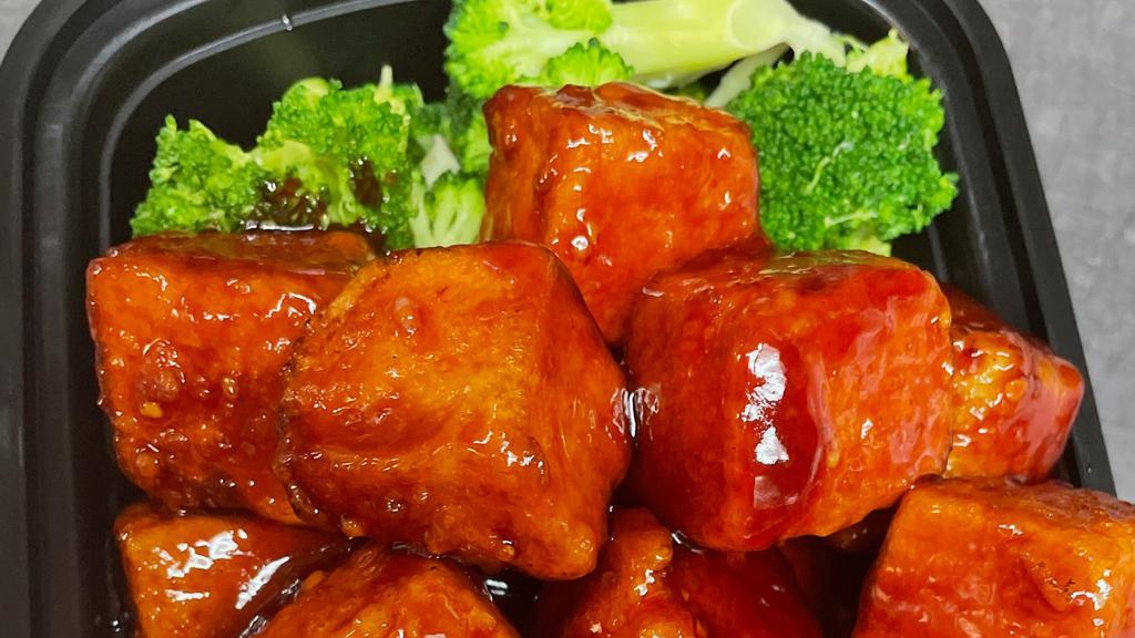 General Tso'S Tofu · Deep fried tofu in golden spicy sauce and served with steamed broccoli. Hot and spicy.
