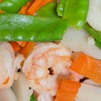 Shrimp With Snow Peas · Jumbo shrimp with carrots, snow peas and water chestnuts in white sauce.