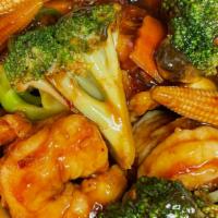 Hunan Shrimp · Jumbo shrimp with broccoli, carrots, baby corn, and mushrooms in spicy Hunan sauce. Hot and ...