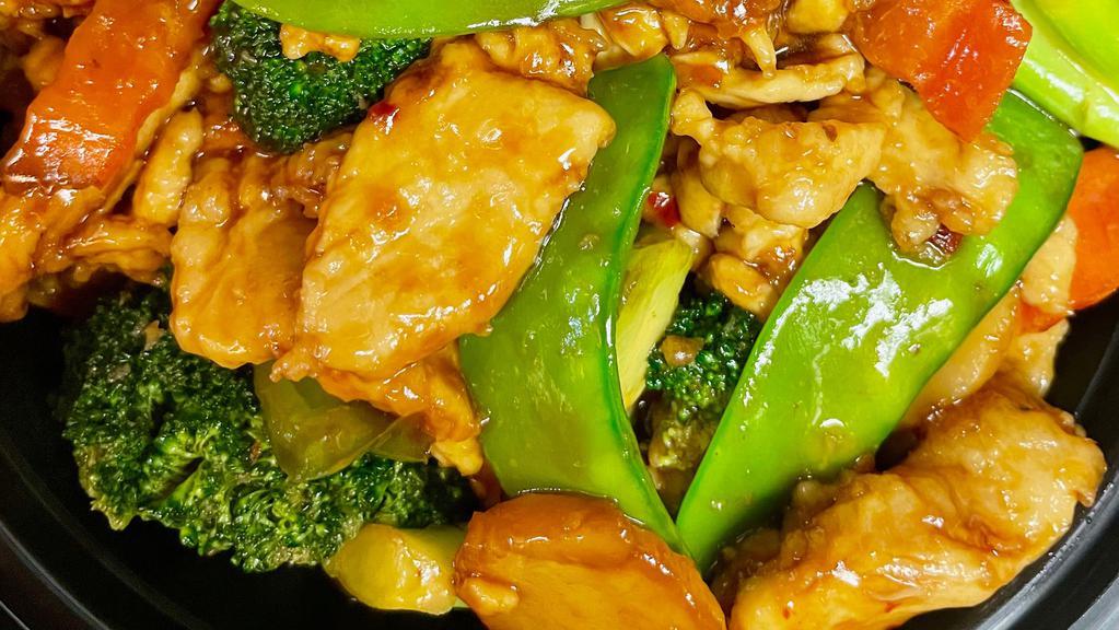 Szechuan Chicken Combo Platter · Slice chicken with broccoli, carrots, snow peas, green pepper & water chestnut in spicy Szechuan Sauce. (Hot and spicy).
