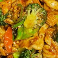Hunan Chicken Combo Platter · Slice chicken with baby corn, broccoli, carrots & mushroom in spicy Hunan Sauce. (Hot and sp...