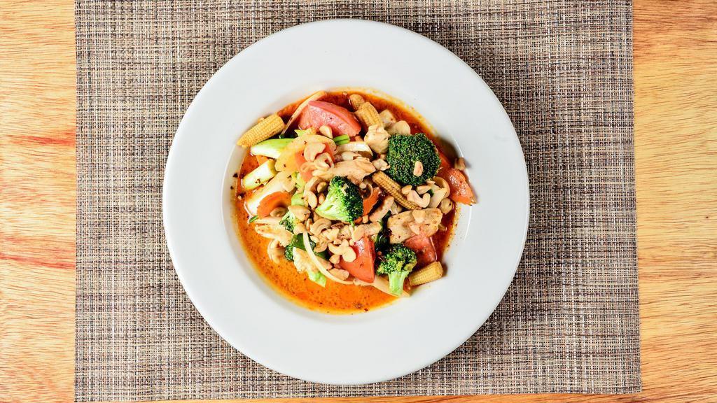 Pattani · Spicy. Stir fried cashews, broccoli, carrot, baby corn, green & white onions with red coconut curry sauce