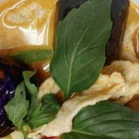 Red Curry · Bell pepper, bamboo shoot, eggplant, basil, coconut milk and Red curry paste