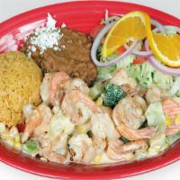 Pollo O Camarones A La Crema · Shrimp or chicken with cream and vegetables served with rice, beans, and salad.