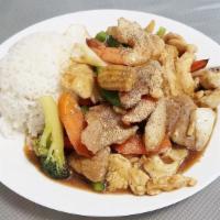 Garlic Pepper · Spicy.  Stir fried choice of meat, carrot, broccoli, mushroom, and corns. Served with steame...