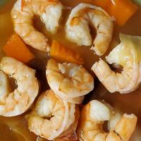 Caldo De Camarón Con Pescado · Shrimp and fish soup.