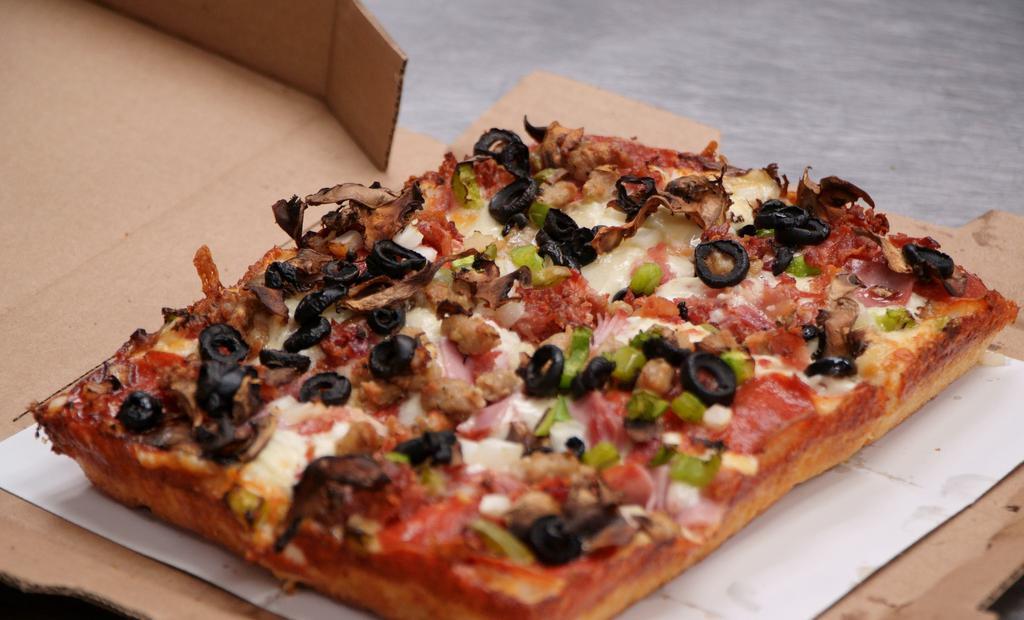 The Everything Pizza · Pepperoni, mushrooms, onions, green peppers, ham, Italian sausage, bacon, black olives.