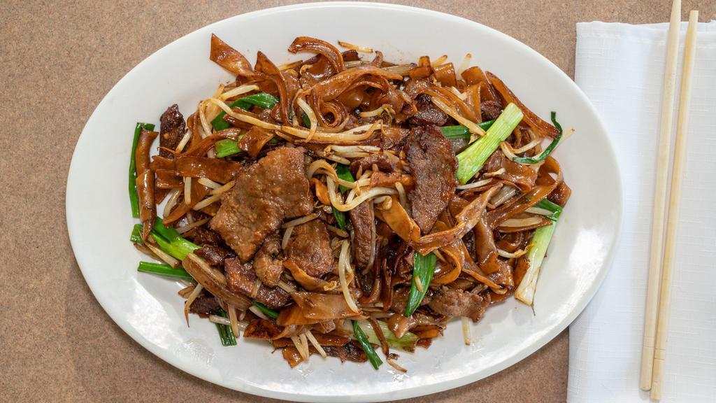 Beef Chow Fun · Beef, onions, bean sprouts, and green onions.