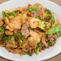 Chef Delight · Chicken, Beef, Shrimp, broccoli, pea pods, Baby corn cobs, bok choy, straw mushrooms.
