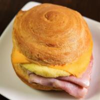 Boar'S Head Ham, Egg & Cheese Croissant (2 68205 00000 ) · Our flaky, buttery bun-style
croissant filled with Boar’s Head
Tavern Ham, Cheddar and egg.
...