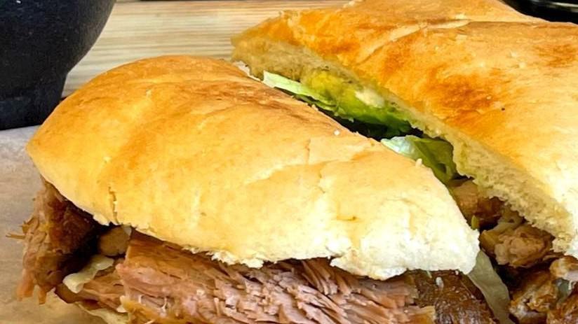 Tortas · Includes type of meat, lettuce, tomato, sour cream, cheese, beans and avocado.
Incluye carne, tomate, queso,crema,frijoles y aguacate.