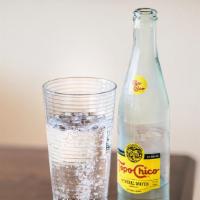 Topo Chico Agua Mineral De Medio Litro · topo chico Sparkling Mexican water 1/2 litter