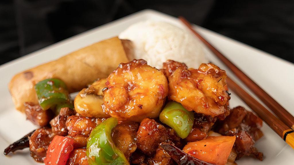 Double Delight With Chef Hot Pepper Sauce Lunch · Sauteed shrimp. Chicken and vegetables in garlic, onion and tomato base sauce. This sauce is spicy with a hint of smoky sweetness.
