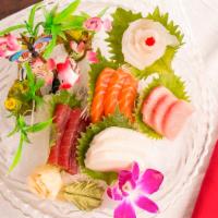 Sashimi Regular (With Rice) · 15 pieces of assorted sliced of fish.