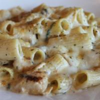Three Cheese & Chicken Baked Rigatoni · Seasoned chicken, basil, and parsley tossed in rigatoni and garlic cream
sauce. Topped with ...