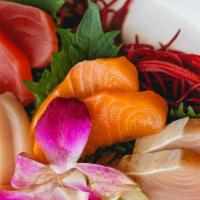 Sashimi Lunch Special · 8 pieces of fresh sashimi (Chef's Choice). Served with miso soup and house salad.