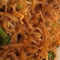 Pad Noodle With Cashew Nut · Stir-fried flat rice noodle with egg, broccoli, and cashew nuts.