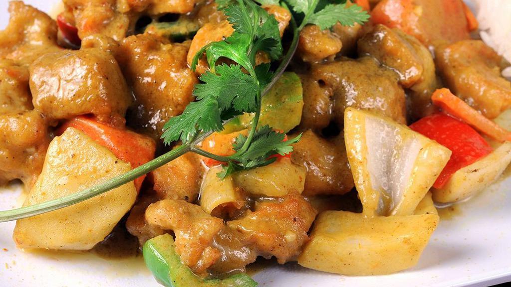 Curry · Gluten free. Tofu, chicken, beef or shrimp in a thai yellow curry sauce made of peanuts, lemongrass, palm sugar, and coconut milk with mixed vegetables. * 
 
*Contains Peanuts