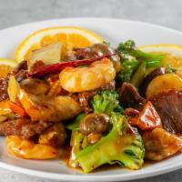 Triple Delight 炒三鲜 · Stir fried chicken, beef and shrimp with mixed vegetables.