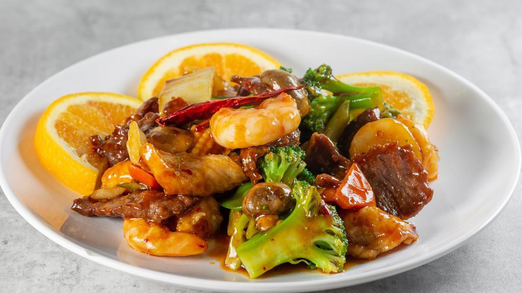 Triple Delight 炒三鲜 · Stir fried chicken, beef and shrimp with mixed vegetables.