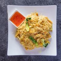Singapore Noodle · Scrambled egg, vermicelli, carrot, Napa cabbage, bean sprout, onion, curry powder, turmeric,...