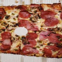 Deluxe Pizza (Large - 10 Slices) · Pepperoni, ham, mushrooms, onions and green peppers.