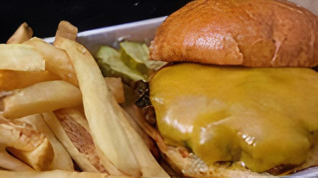 Kid Cheeseburger · Cheddar Cheese

Kids meals include option of apple juice, chocolate milk, or kids soda.

Children under 10

May sub Gluten Free Bun

Served with natural-cut fries