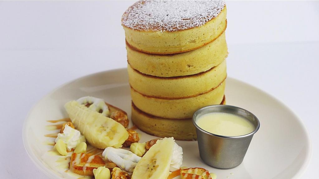 Baked Alaskan Banana Pudding Pancakes · 