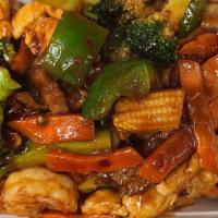 Hunan Combo  · Spicy. shrimp,beef,chicken cooked with mixed vegetable in spicy sauce.