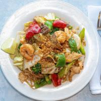 Chicken Pad Thai · Shrimp, chicken, beef, garlic, bean sprout, red/green pepper, onion, pad thai noodle in spic...