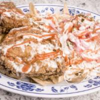 Pollo Con Tajadas / Chicken With Sliced Plantain · Pollo frito servido con tajadas de guineo con chimol, cebolla, repollo y aderezo. / Bone in ...