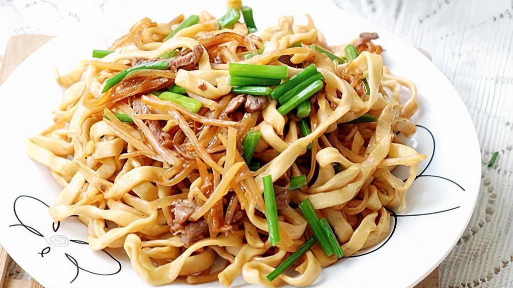 House Special Lo Mein · Egg noodles with pork, beef, onion, and bean sprouts.