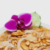 Masaman · Masaman curry and coconut milk with peanuts, onion and potatoes.
