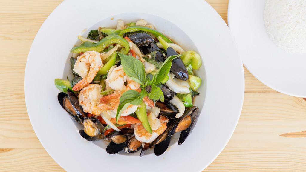 Seafood Basil · Stir Fried Shrimp, Squid, Mussels, Bell Peppers, Onions and Fresh Basil.
Stir Fried in our Homemade Stir Fry Sauce.
Served with Jasmine Rice