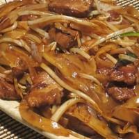 Hong Kong Beef Noodles 干炒牛河 · Stir-fried beef, white onions, green onions, bean sprouts, and beef in wide white rice He Fu...