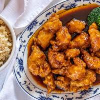 General Tsao'S Combo 套左宗 · Mild Spicy, Chef's special sauce, Broccoli and Carrot.