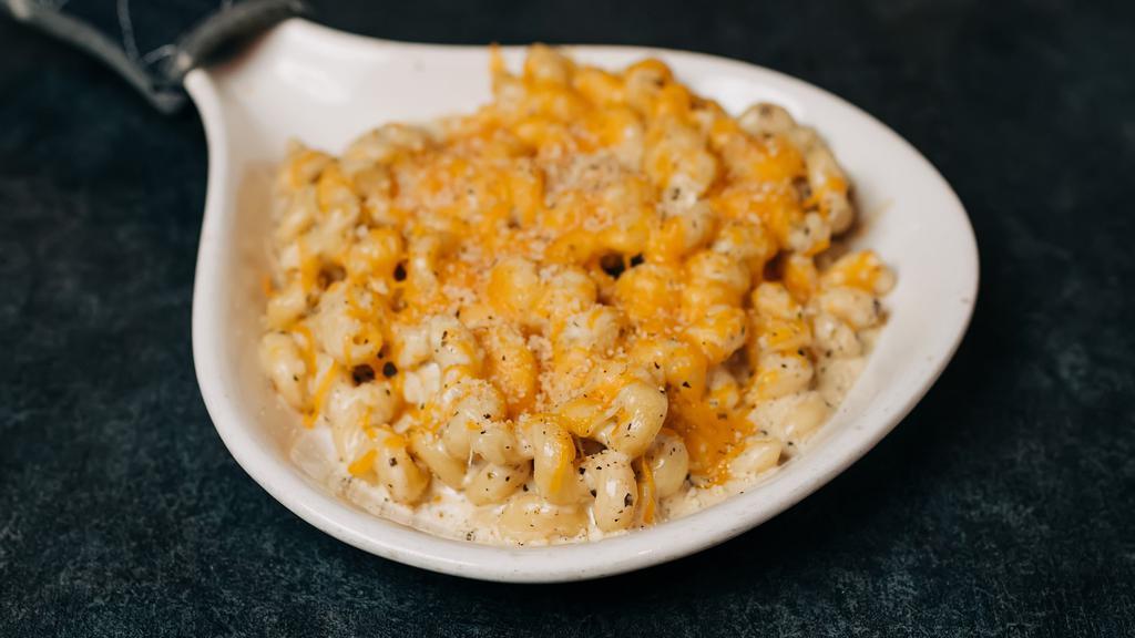 Alfredo Mac N Cheese · Noodles tossed in rich creamy alfredo sauce, cheddar jack and pepper jack cheeses, then topped with crunchy garlic parmesan topping. Add Cajun chicken, buffalo chicken tenders, chicken breast for an additional charge.