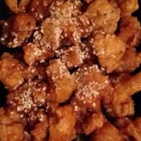 Sesame Chicken · Chicken chunks garnish with fresh broccoli with sesame seed sprinkle on top. Served with whi...
