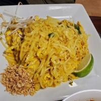 Pad Thai Curry · Hot. Sautéed rice noodle with choice of meat, egg, bean sprouts, fried tofu and green onion ...
