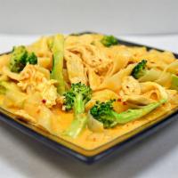 Cheesy Noodle One Size · Spicy. Stir-fried wide rice noodle with egg and broccoli in cheese sauce.
