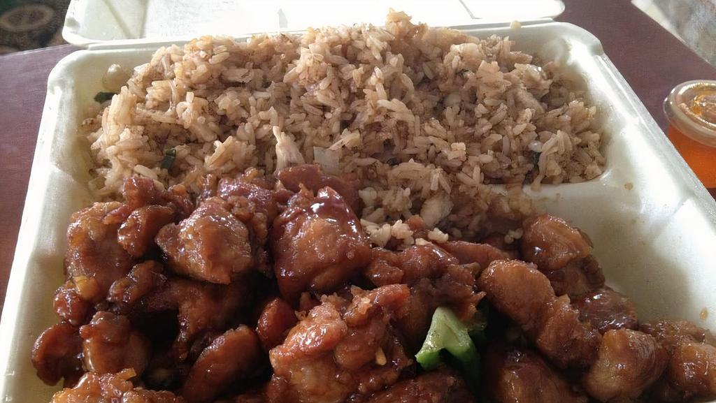 Bourbon Chicken (Qt) · Quart Size. Stir-fried cubes of boneless chicken thigh in bourbon sauce, decorated with freshly steamed broccoli, served with white rice.