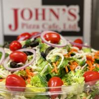 Garden Salad Bowl · Romaine, tomatoes, broccoli, ripe olives, red onions, carrots, mozzarella and handmade crout...