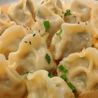 煎餃 / Pan-Fried Dumplings · Pan-fried chicken or veggie dumplings with
homemade dipping sauce.