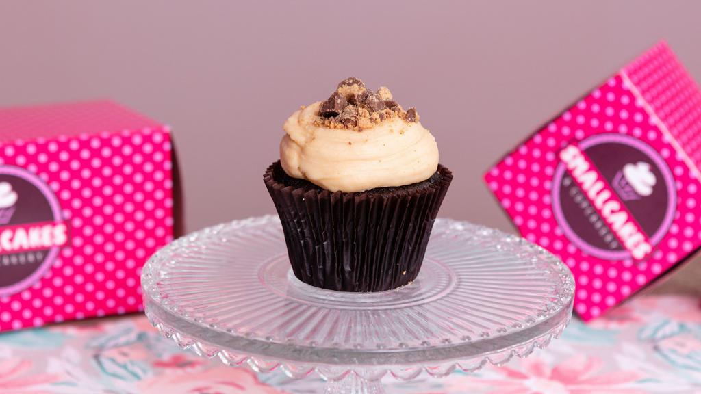Peanut Butter Cup · Chocolate Cake Peanut Buttercream Cheese Topped with Peanut Butter Cup Places.