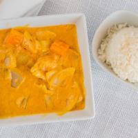 Yellow Curry · Served with 2 pcs of chicken dumplings, a steamed jasmine rice, and veggie pad Thai.
*Any cu...