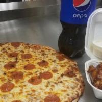 Combo 7 Game Day · 3XL PIZZAS
1 TOPP EACH
20 BONES-IN WINGS
2L DRINK