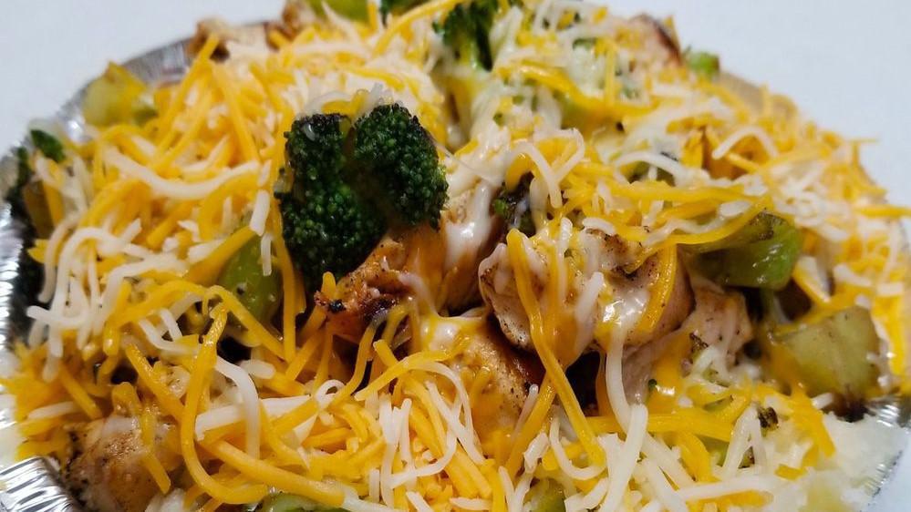 Broccoli & Chicken Potato · Grilled chicken breast strips, seasoned broccoli, butter, sour cream, bacon bits, chives and shredded cheese!