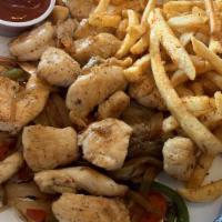 Grilled Cajun Chicken & Shrimp Dinner Basket · 