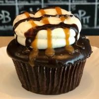 Chocolate Seasalt Caramel · Chocolate cake, filled with dulce de leche, topped with caramel buttercream and chocolate/ca...