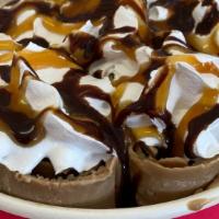 Mocha Frap · 1/2 Coffee, 1/2 Chocolate ice cream
 Inside: whipped cream inside

*** TOPPINGS IN PICTURE N...